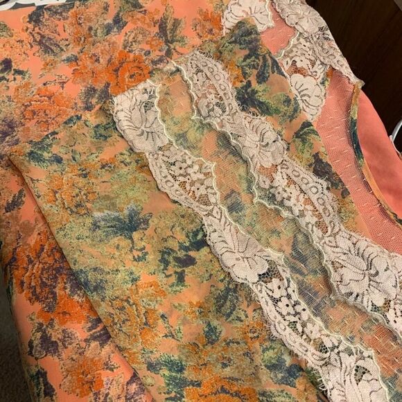 SugarLips Florence Lace Bell Sleeve Blouse Sz Medium - Picture 8 of 8